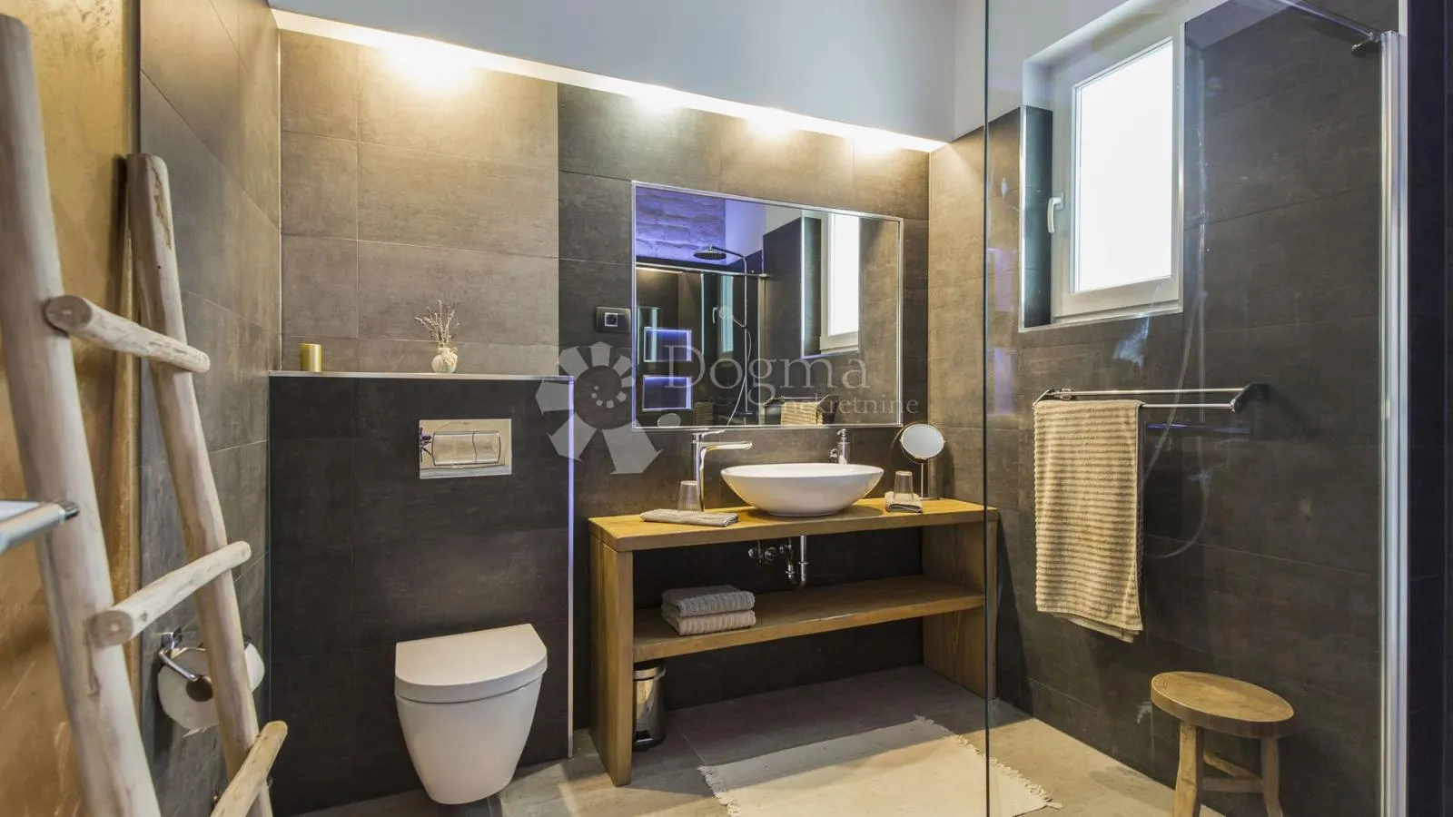 villa s 5* - panoramski pogledom na more i privatnost - slika 23