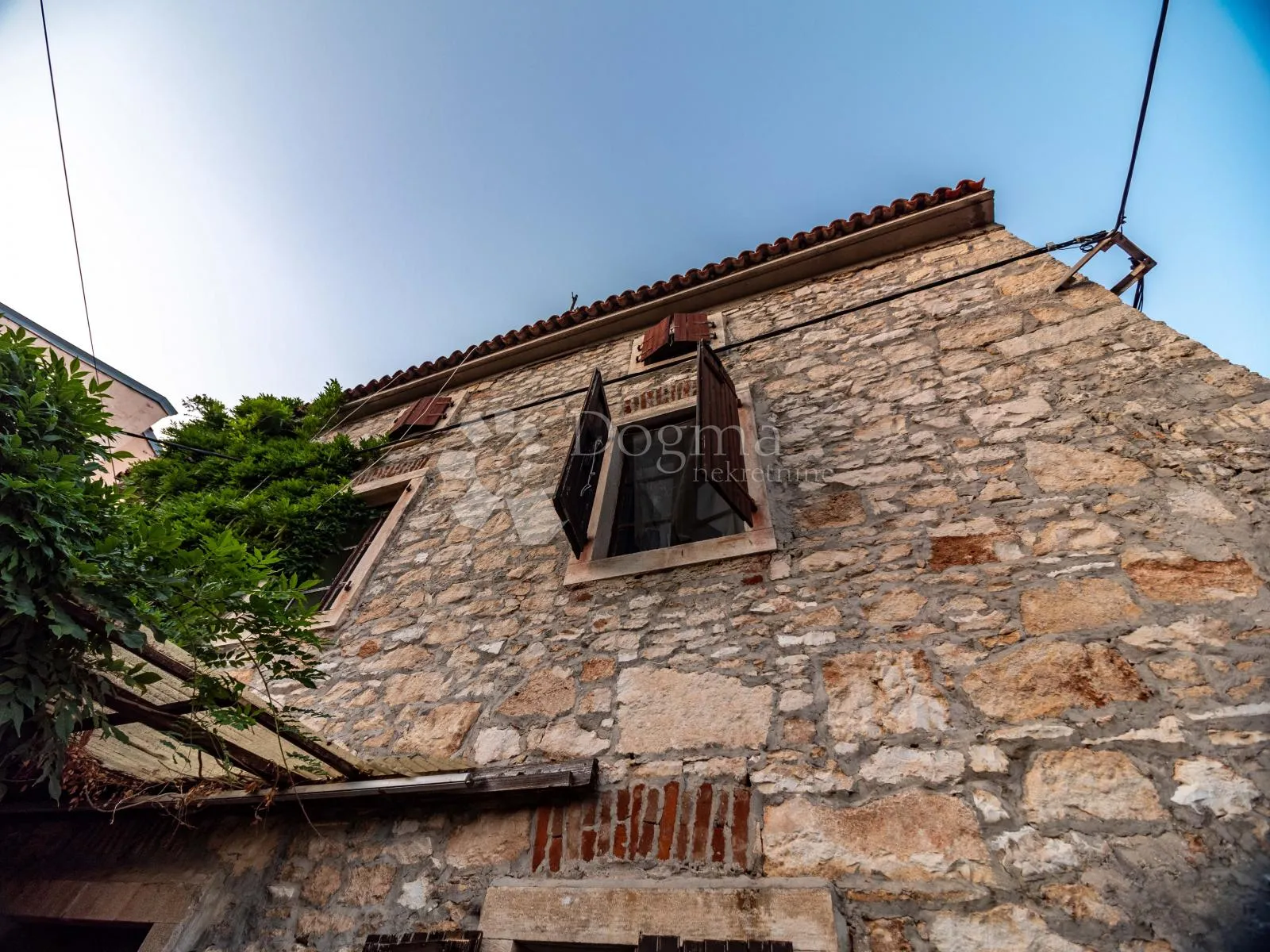 atraktivna kamena kuća za renovaciju 500m od mora - slika 15