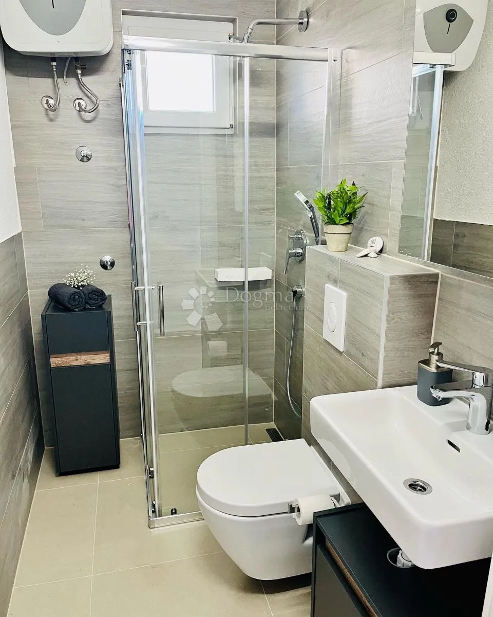 rogoznica- prilika! kuća s 5 apartmana 150m od plaže - slika 21
