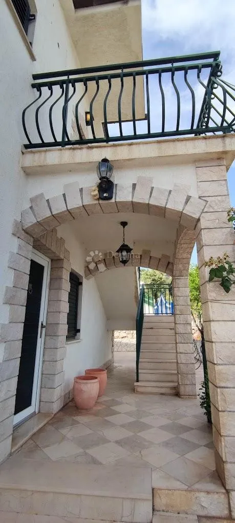 kuća s 4 apartmana - marina - slika 2