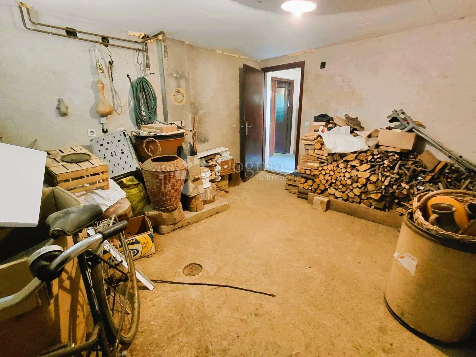 kuća 360m2 s građevinskim zemljištem donje ladanje - slika 15
