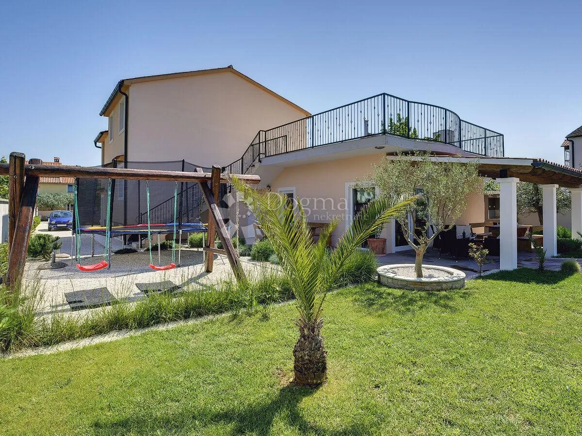 predivna kuća sa raskošnim vrtom - slika 3
