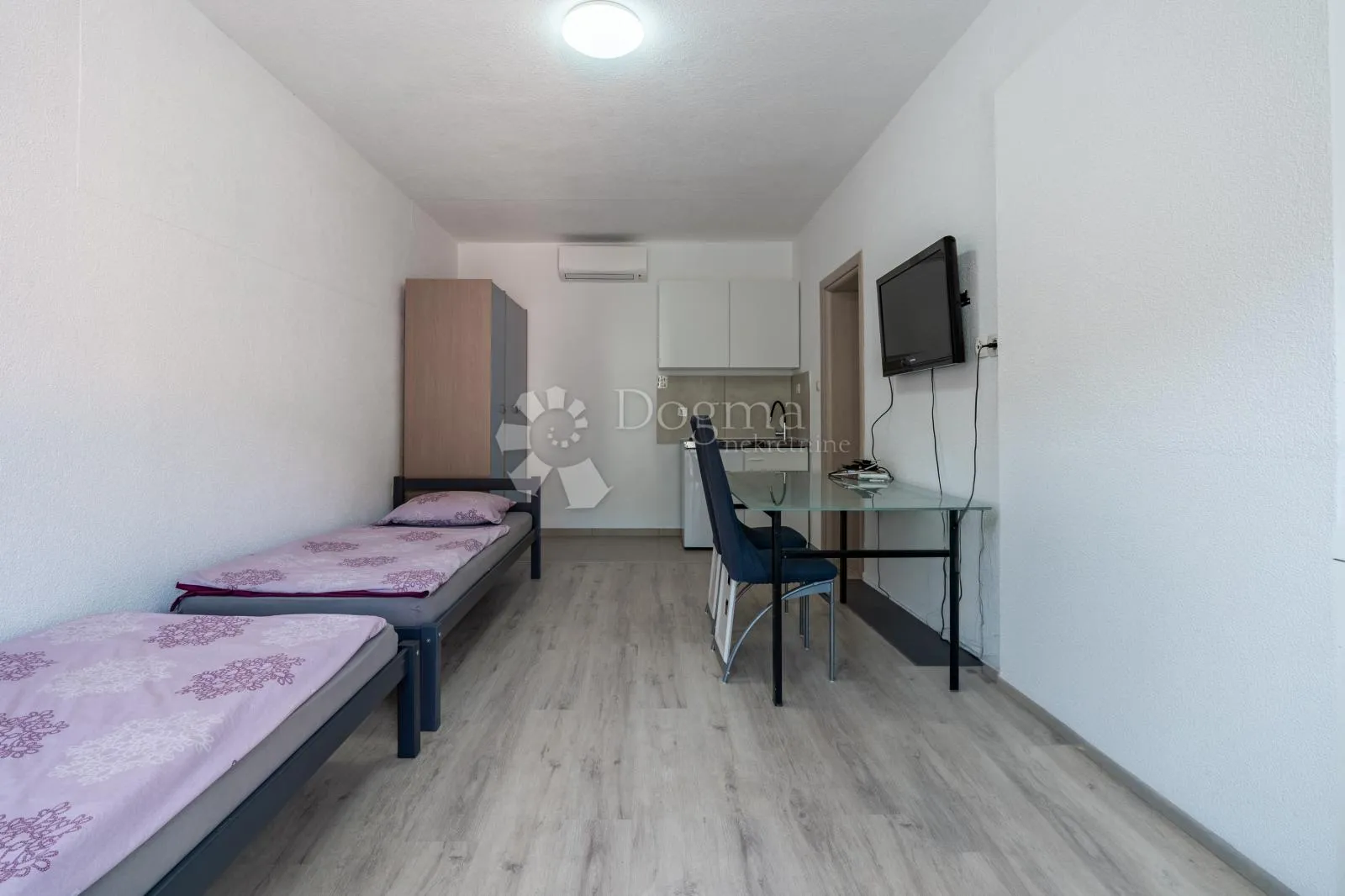 kastav, samostojeća kuća s 3 stana i poslovnim prostorom - slika 18