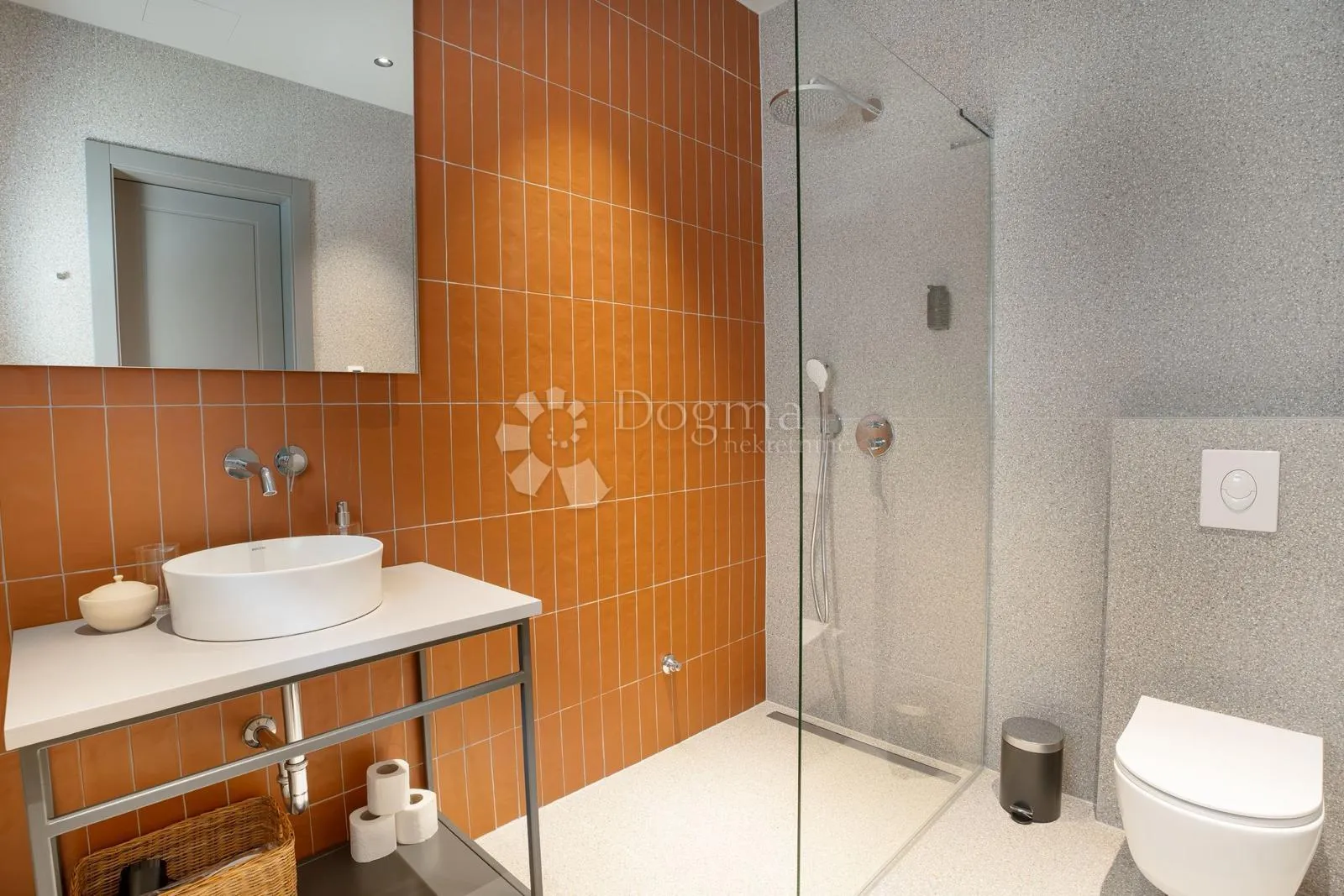 prekrasan stan u dežmanovoj! investicija - slika 7