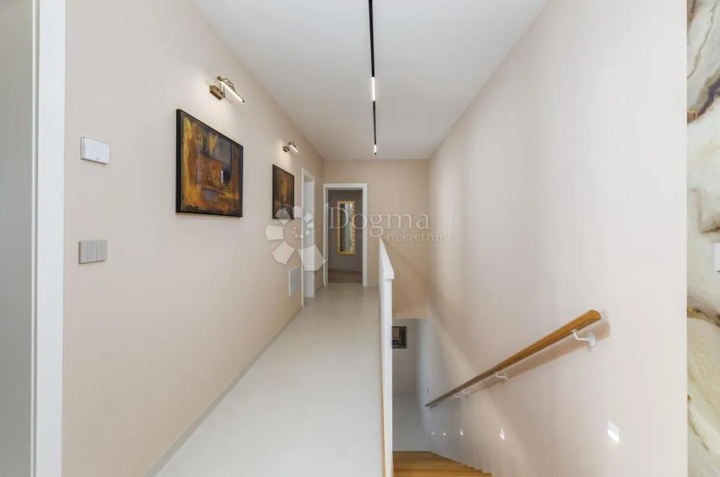 luksuzna villa s pogledom na more za hedoniste, link za 3d turu u opisu - slika 15