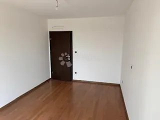 dvoetažna kuća s bazenom i dva parkirna mjesta, kaštel, istra - slika 11