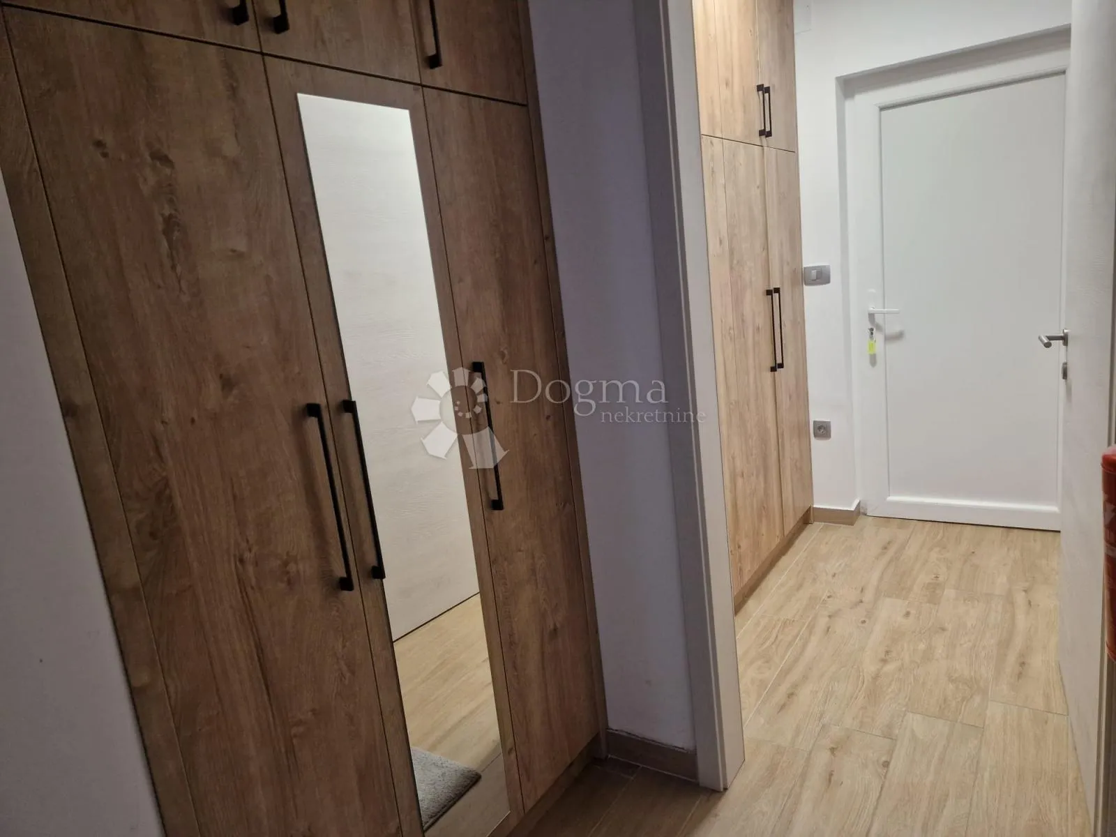 atraktivan apartman u prizemlju blizu mora - slika 8