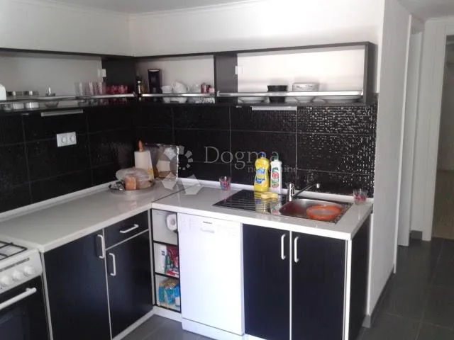 žaborić- predivna apartmanska kuća s pogledom na more - slika 34