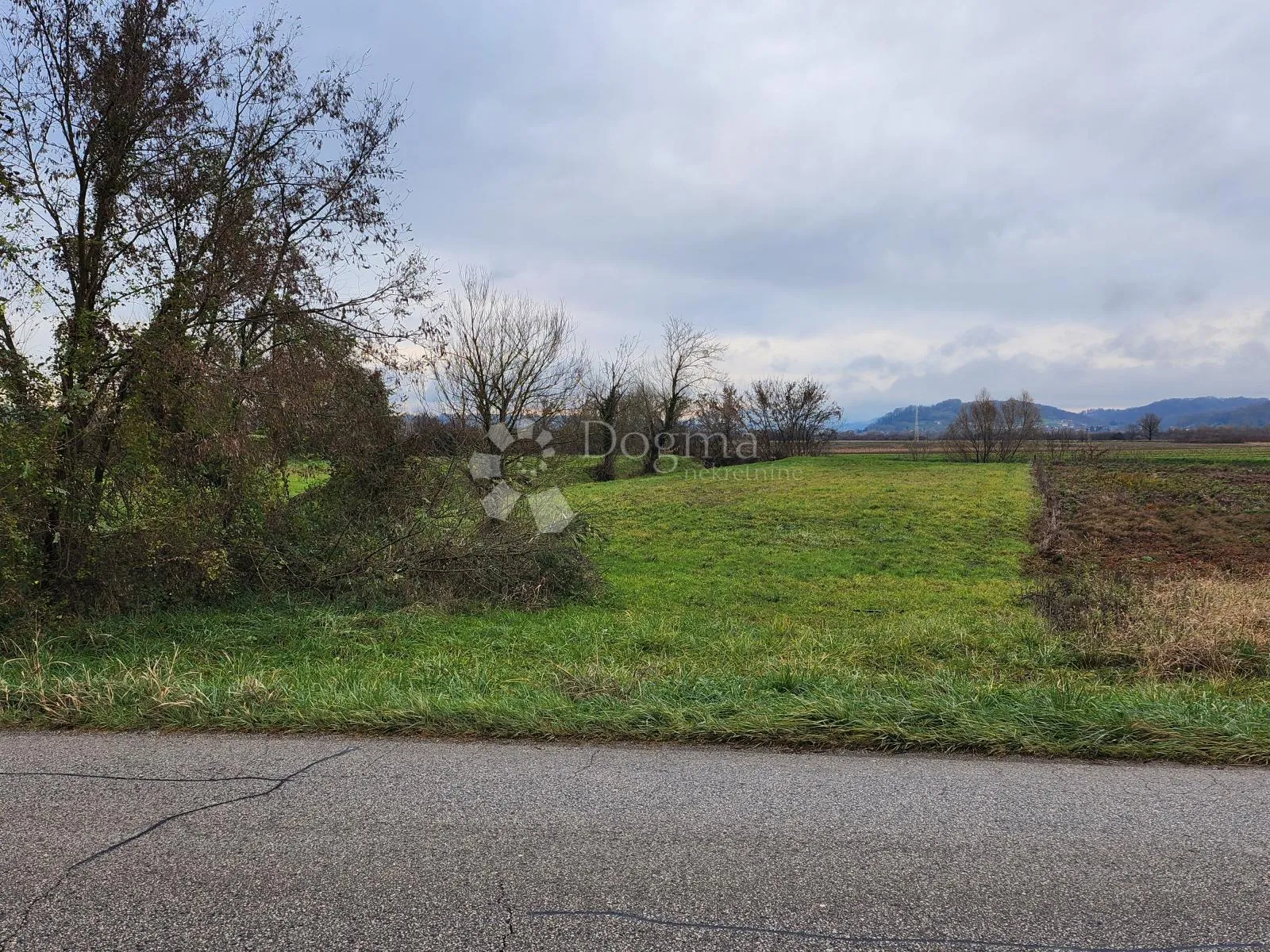 građevinsko zemljište gospodarske namjene 1.831m² u gradu oroslavju! - slika 3