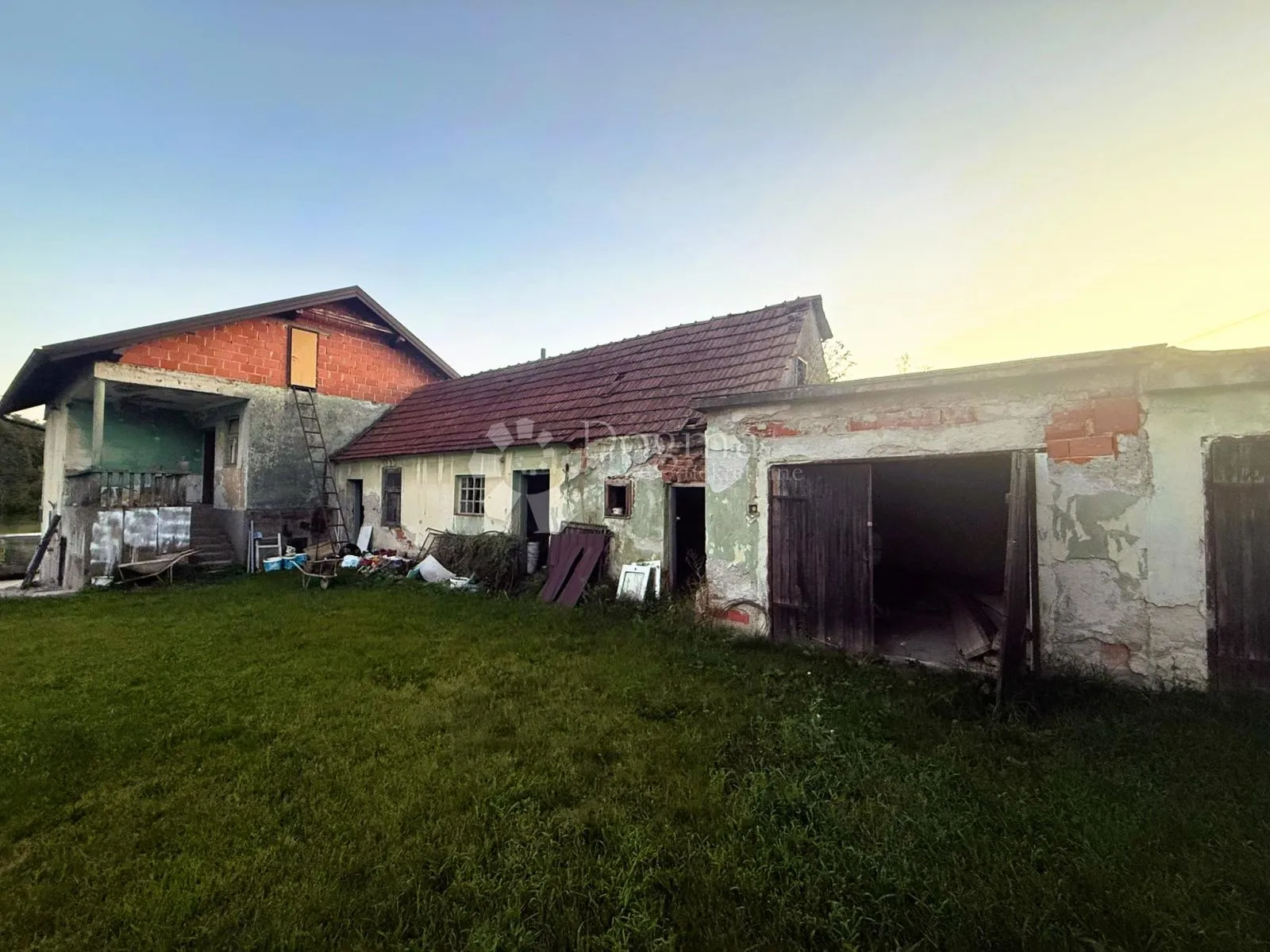renovirana kuća s mogućnošću odvajanja u dvije jedinice - slika 11