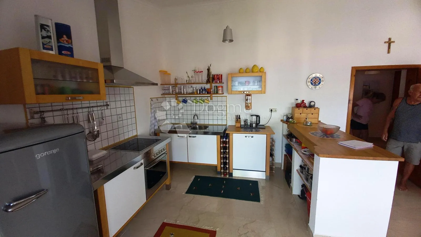 trosoban stan makarska - slika 7