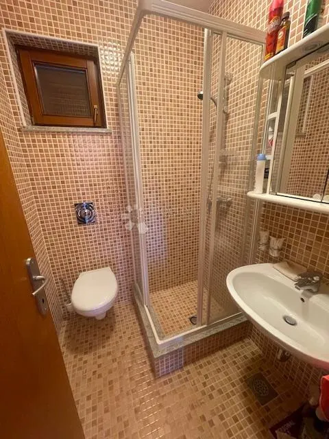 stan u neposrednoj blizini novog hotela s garažom - slika 13