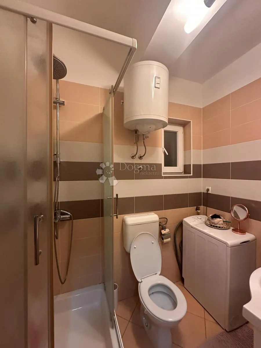 stan u centru zadra 41 m2 - slika 12