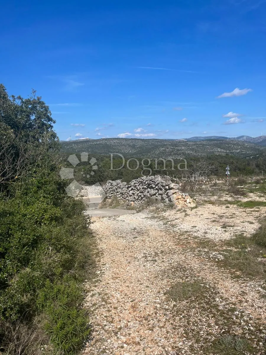 poljoprivredno zemljište 9050 m2- sevid - slika 3