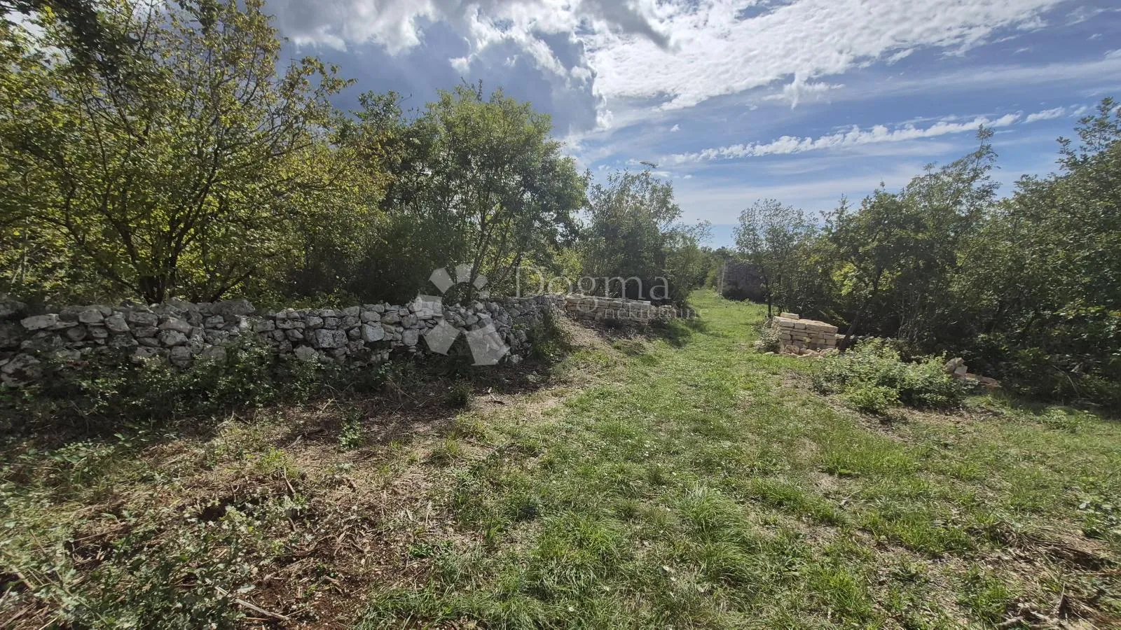 poljoprivredno zemljište ograđeno suhozidom 7949 m2 - slika 15