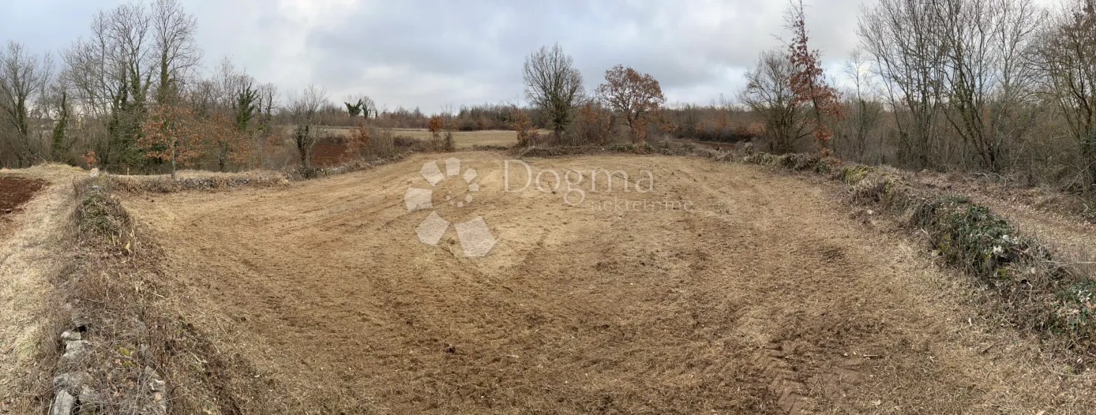 zemljište s ishodovanom građevinskom dozvolom i plaćenim komunalijama, okolica barbana - slika 10