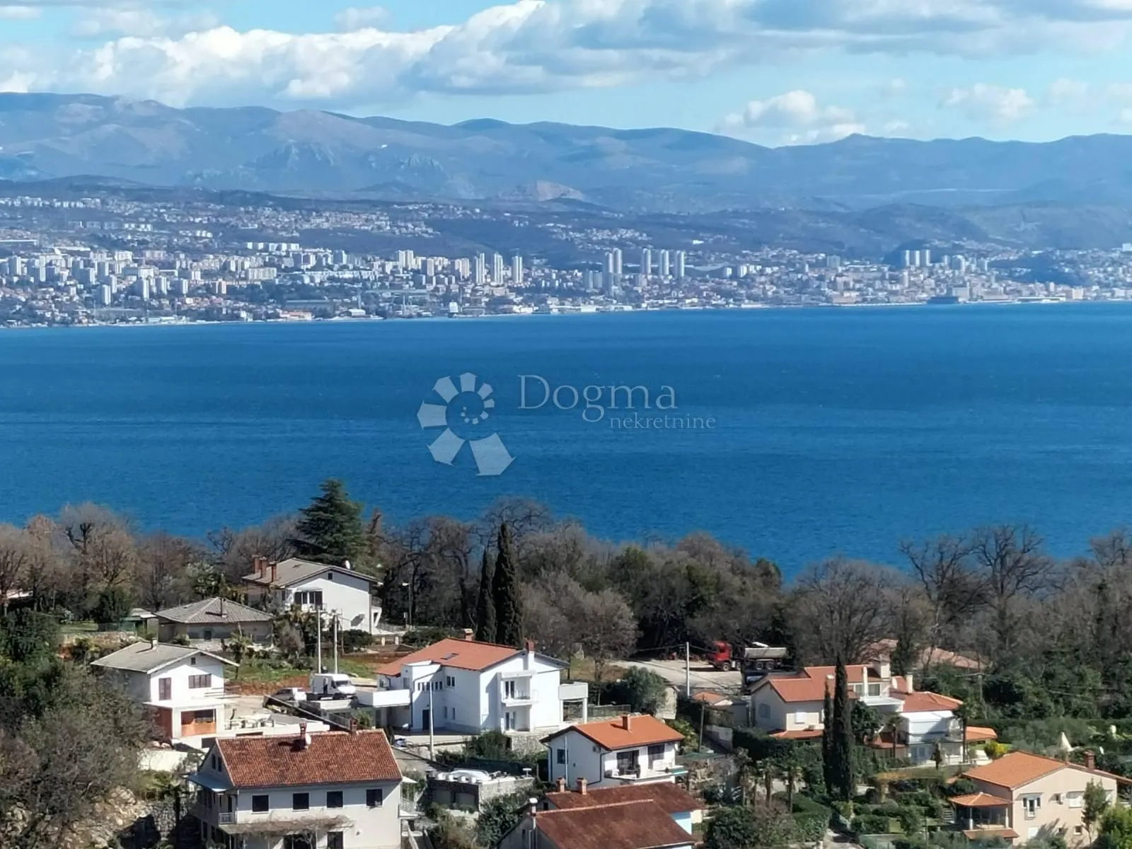 ika-oprić dvoetažni stan s panoramskim pogledom - slika 8