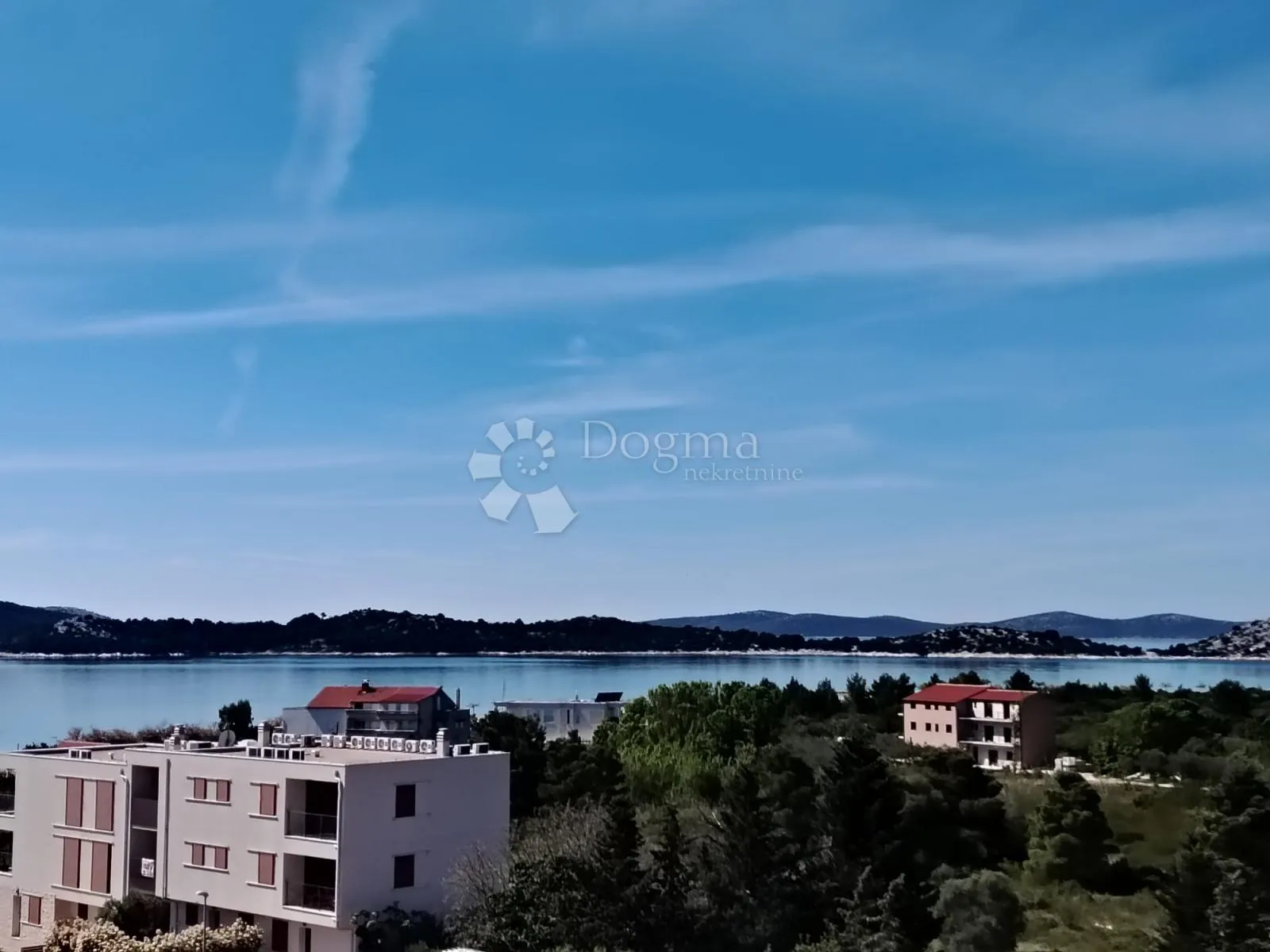 vodice - apartman 80 m2 + potkrovlje 80 m2 - 100 metara od mora - slika 10