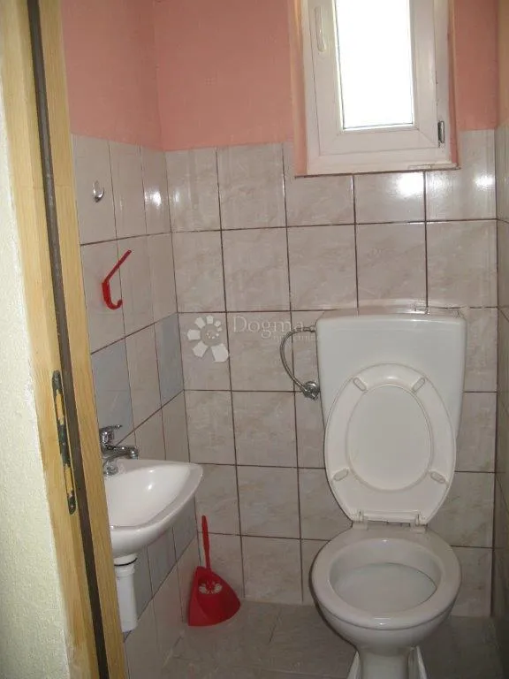 prodaje se kuća blizina rijeke like u bilaju - slika 11