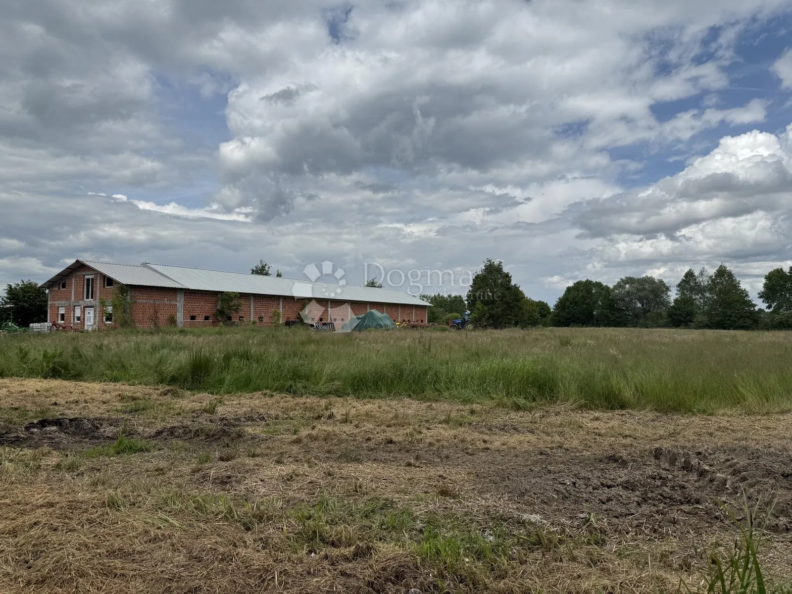velika gospodarska zgrada 600 m² na 12.000 m² ograđenog zemljišta - slika 10