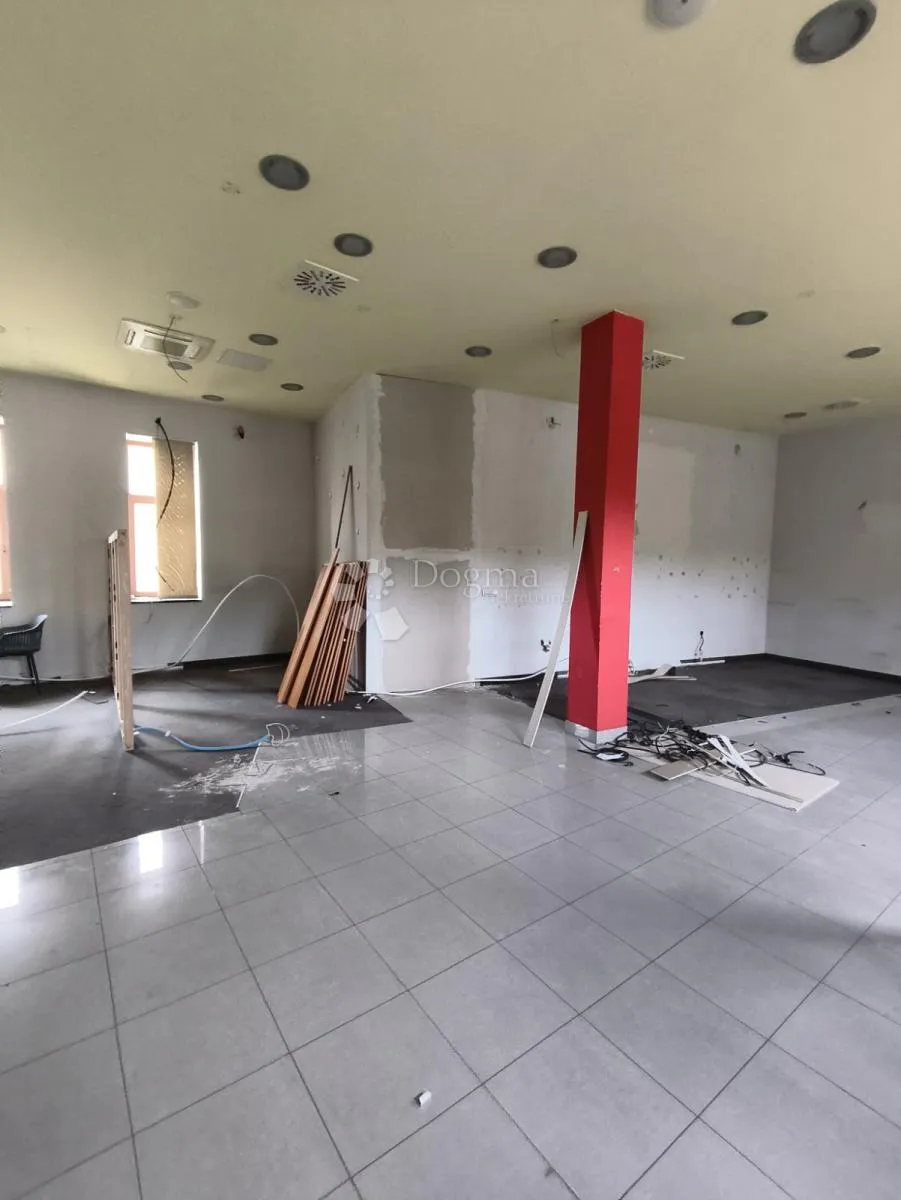 donji grad: poslovni prostor s velikim izlozima! - slika 2