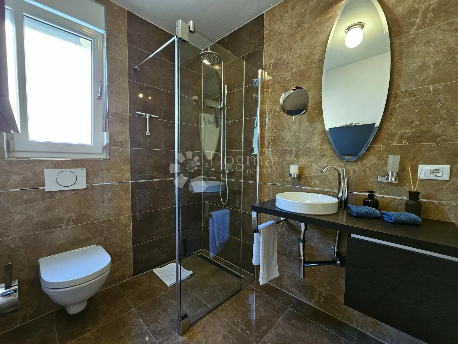 apartmanska kuća (4 jedinice) spremna za turizam - slika 17