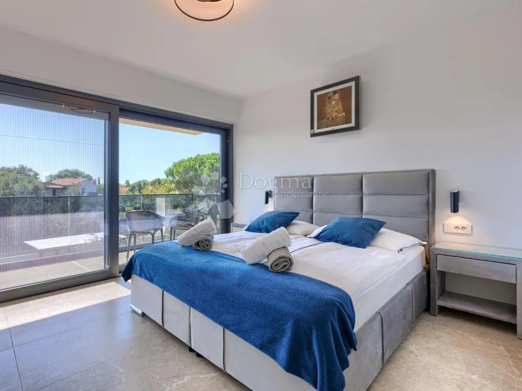 poreč - luksuzna vila s bazenom, wellnessom i 3 spavaće sobe - slika 19