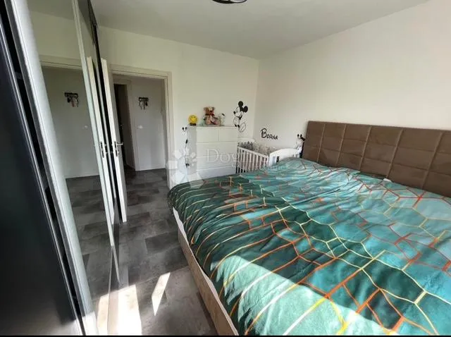 gornja vežica-50.62,2skl ,balkon kompletno adaptirano - slika 6