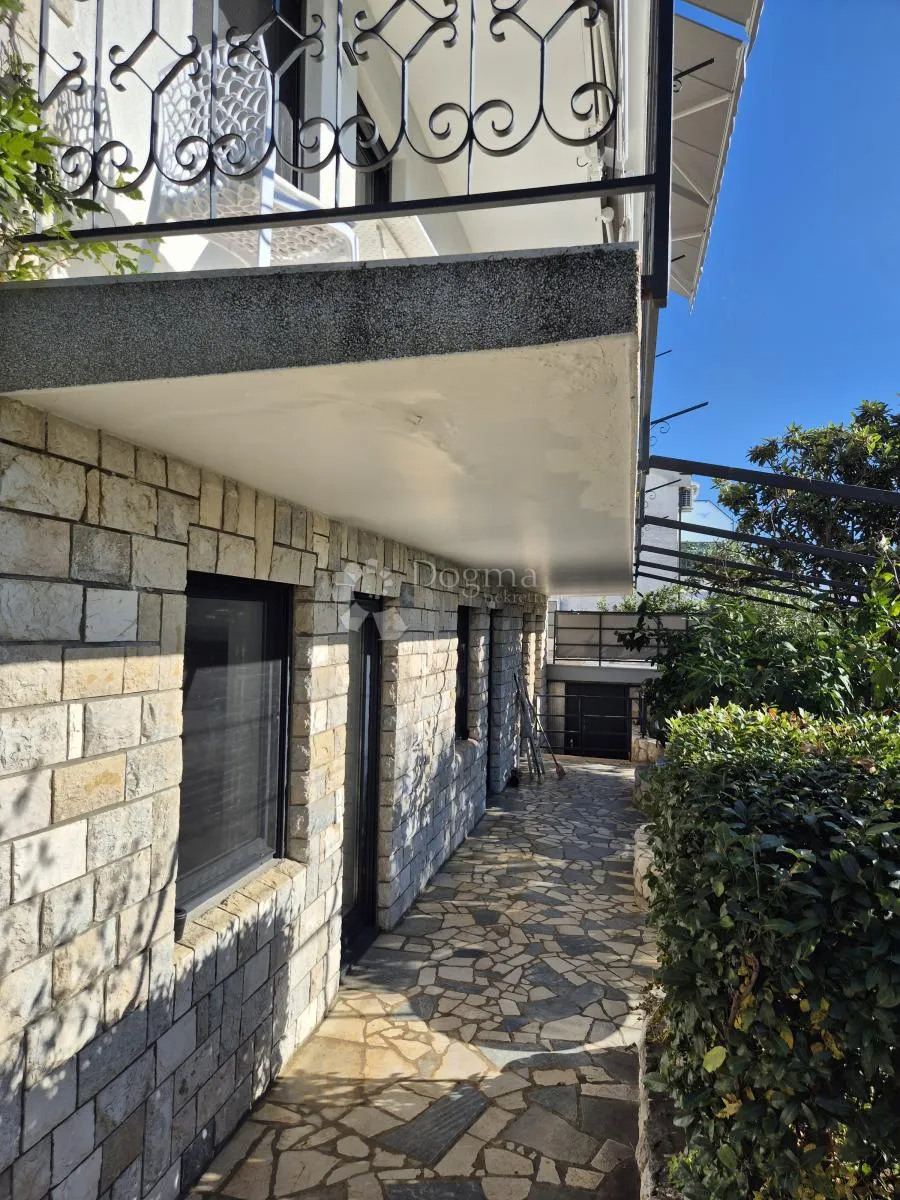 višestanbena kuća s 11 apartmana - slika 5