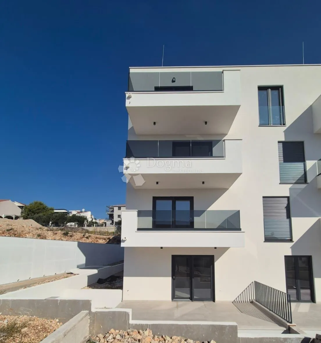 okrug gornji – novogradnja – prostran moderan stan (s1) s prostranim terasama, 150 m od plaže - slika 15