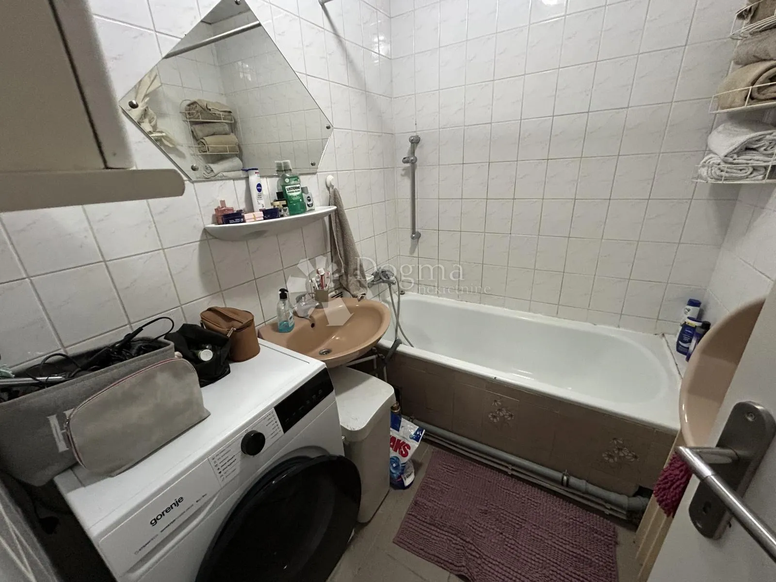 trosoban stan utrina - kompletno namješten - slika 8