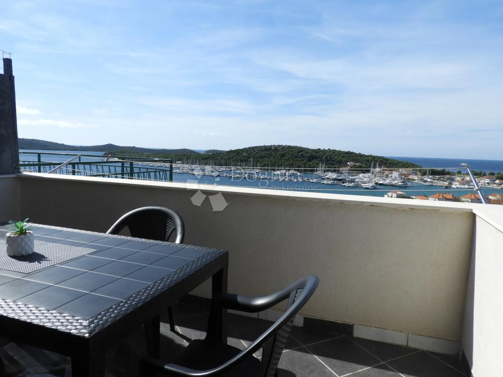 rogoznica - apartmanska kuća sa spektakularnim pogledom - slika 11
