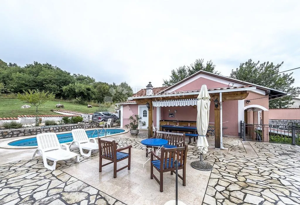 kuća sa bazenom - slika 3