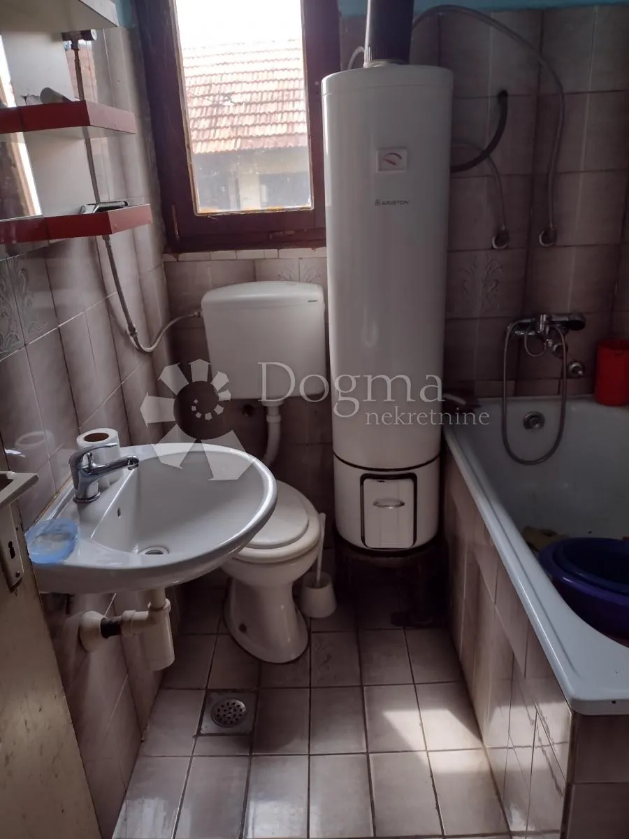 kuća s pogledom na petrovu goru i besplatnim vodovodom - slika 12