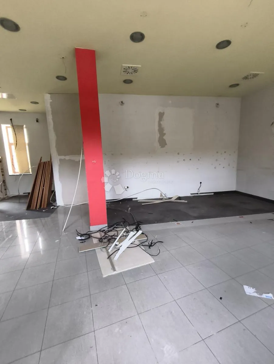 donji grad: poslovni prostor s velikim izlozima! - slika 8