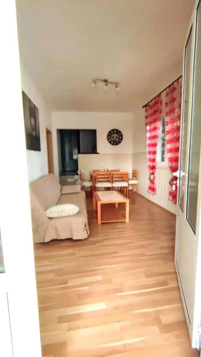 dvosoban stan 200m od plaže - slika 2