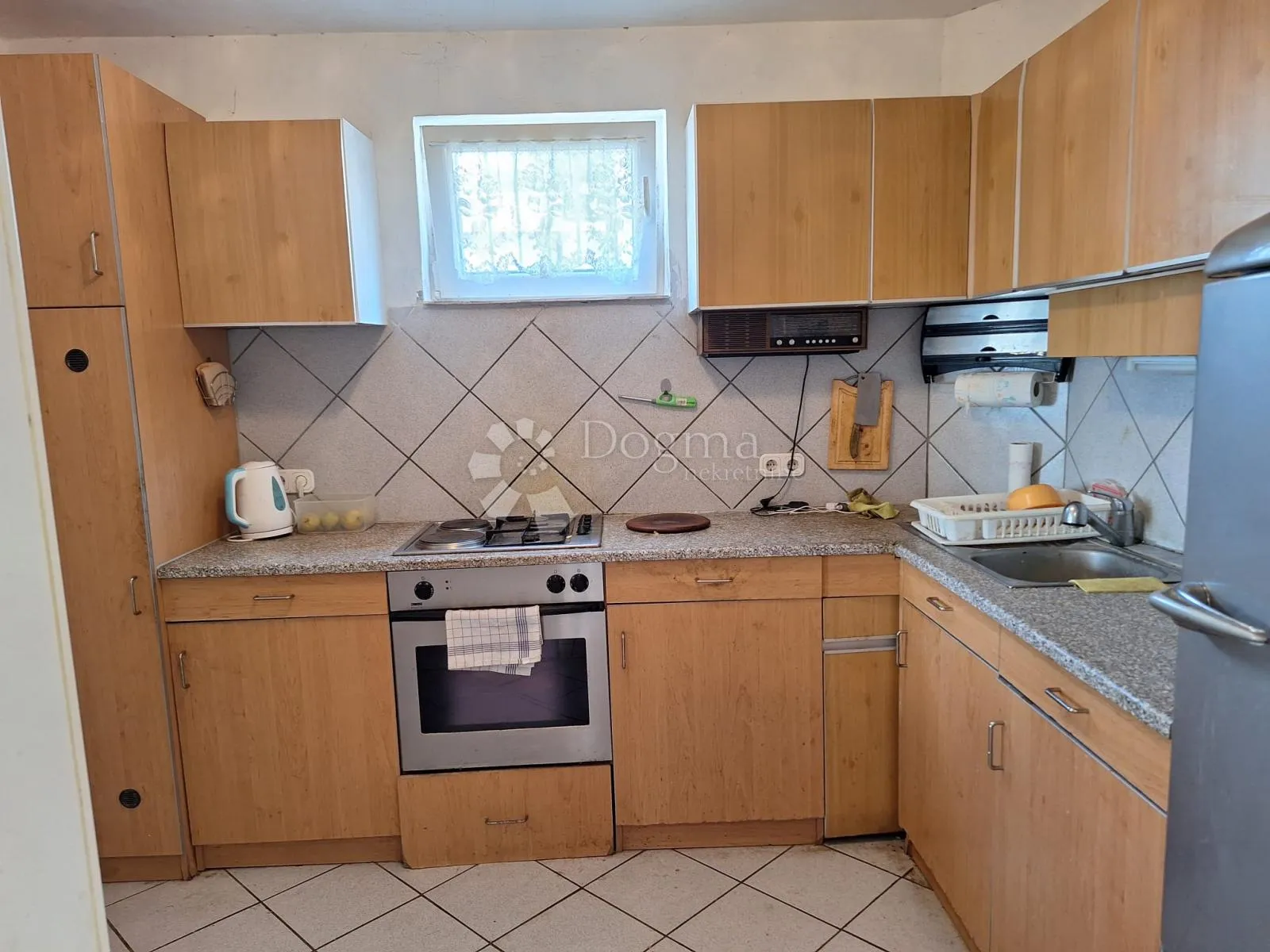 stan u apartmanskoj kući – samo 100 m od mora! - slika 6
