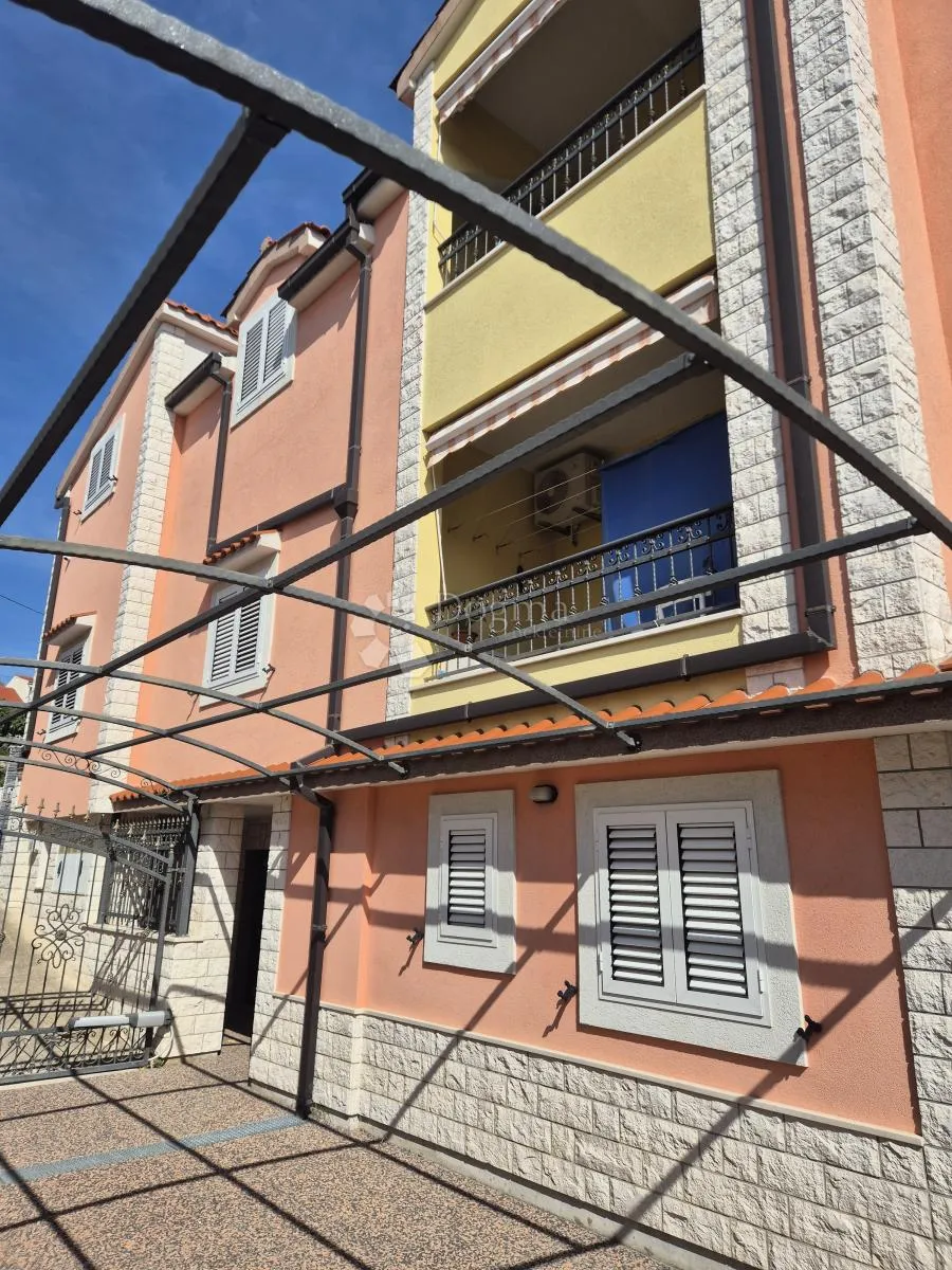 kuća: solin, 300m2 - slika 16