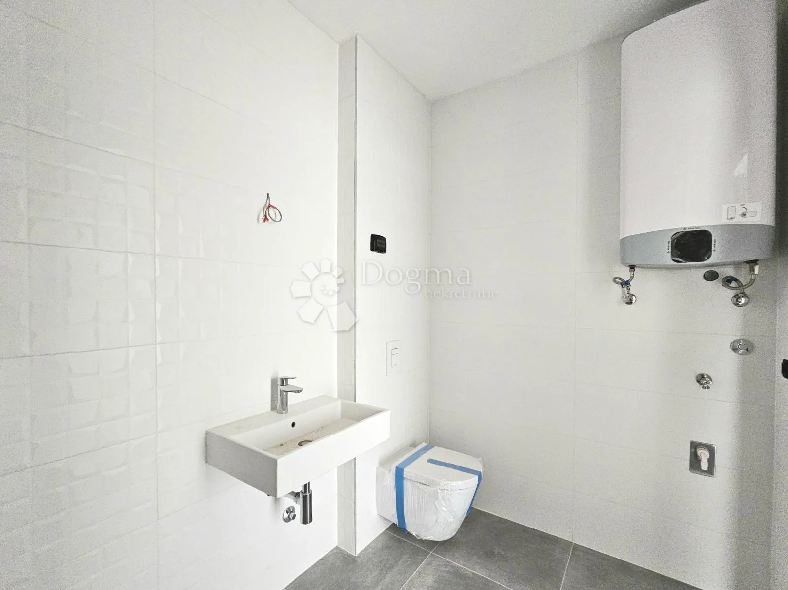umag, novogradnja, 1s+db - slika 9