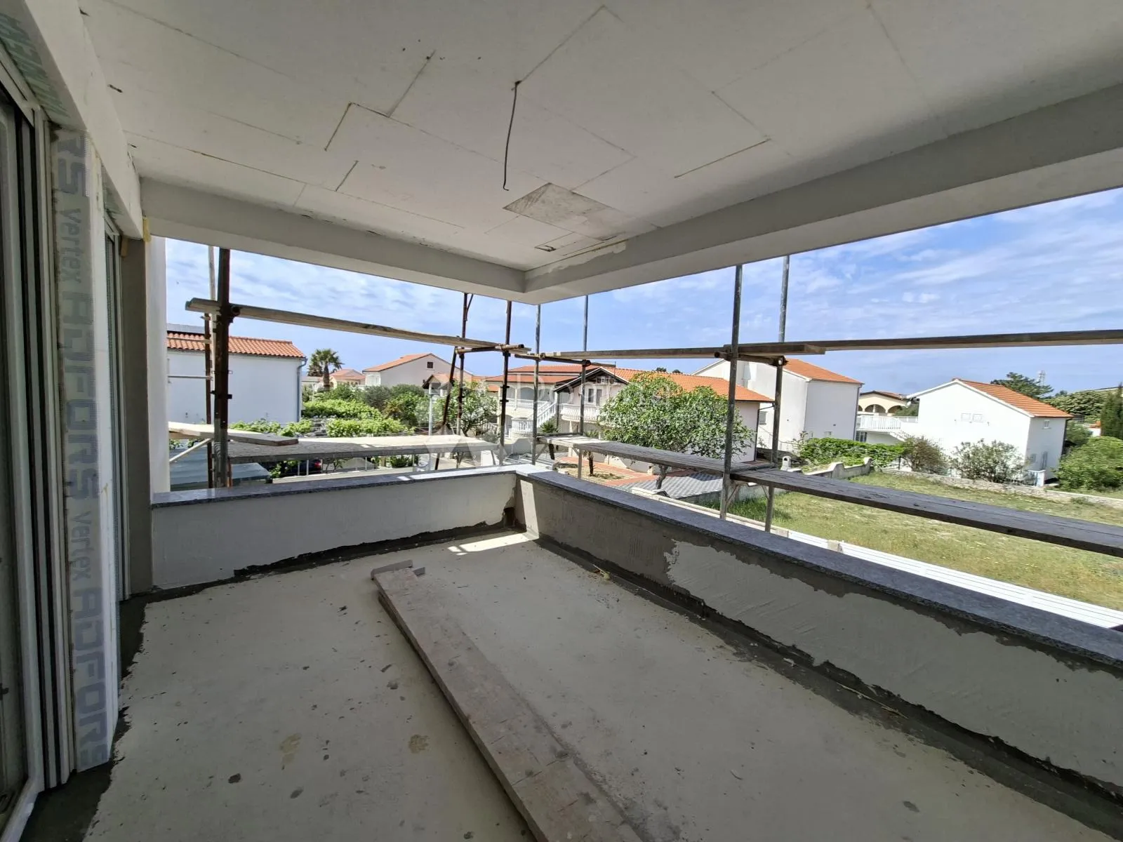dvoetažni apartman sa bazenom - slika 15