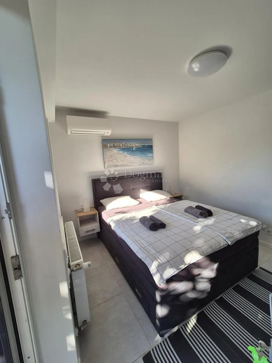 višestanbena kuća s 11 apartmana - slika 18