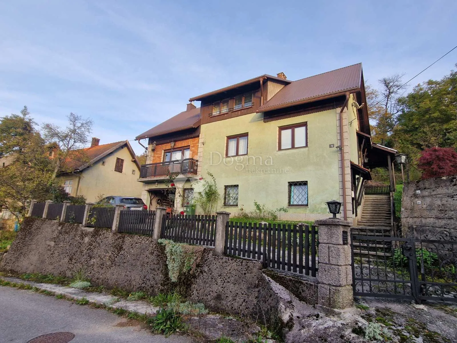 kuća 250m2 - slika 2