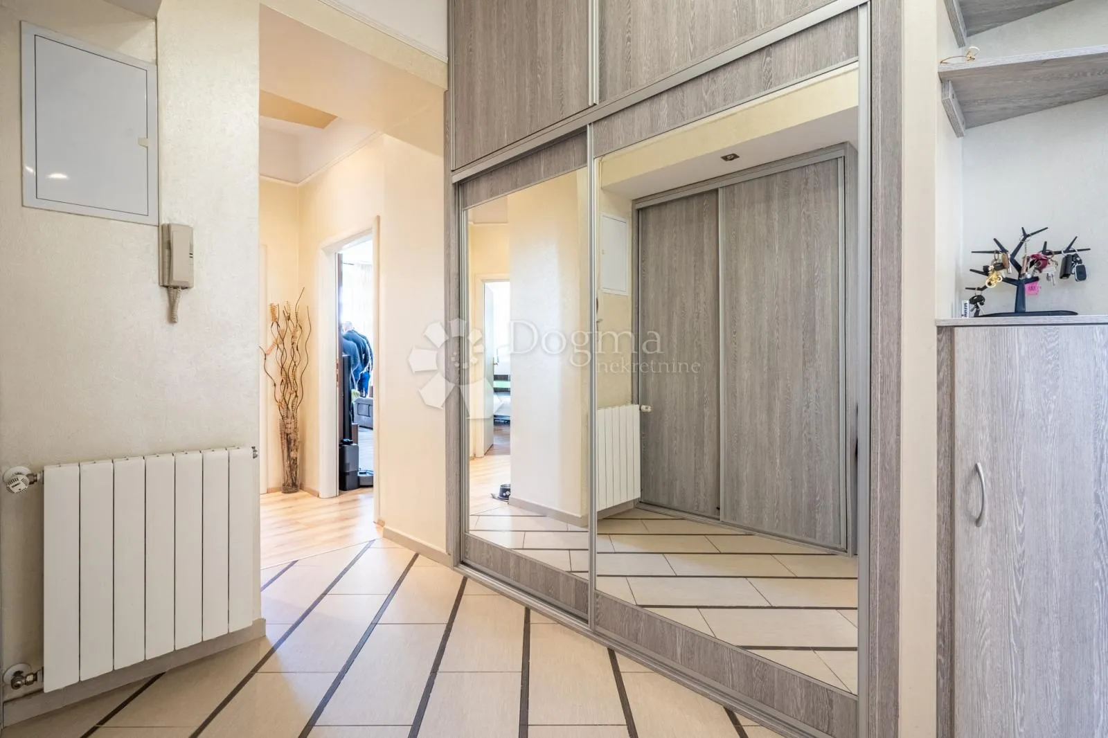 centar – 108 m², moderan 3s+db s parkingom - slika 4