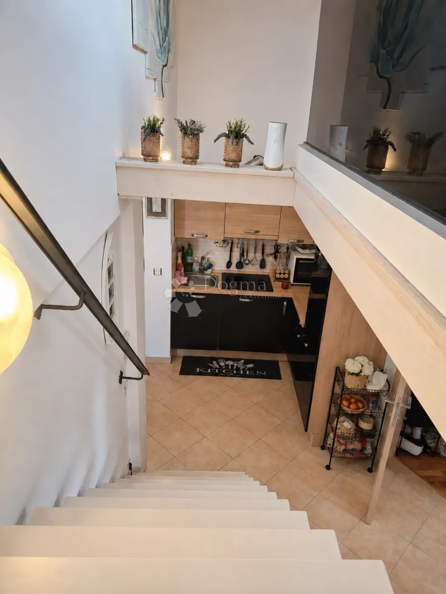 šarmantni dvosobni apartman u banjolu sa pogledom na more na top lokaciji. - slika 6