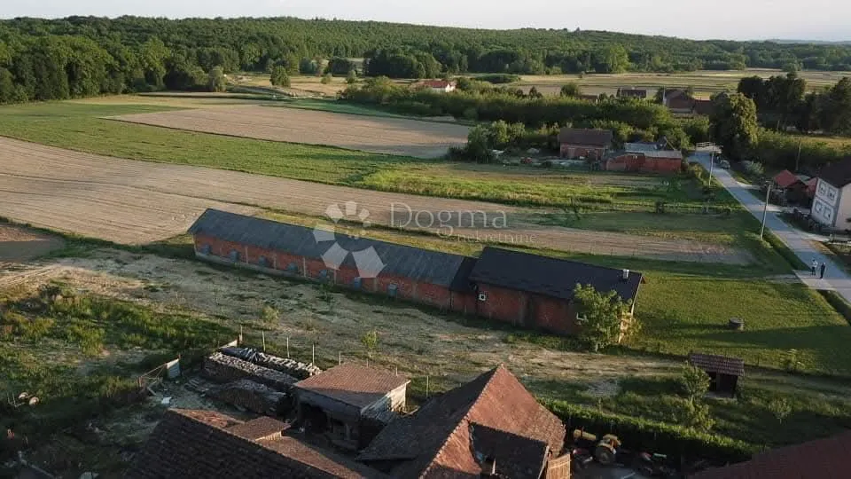 gospodarski objekt na parceli 12.377 m²-poljana križevačka - slika 11