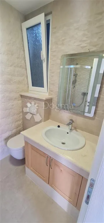 luksuzan apartman pored mora u povljani - slika 14