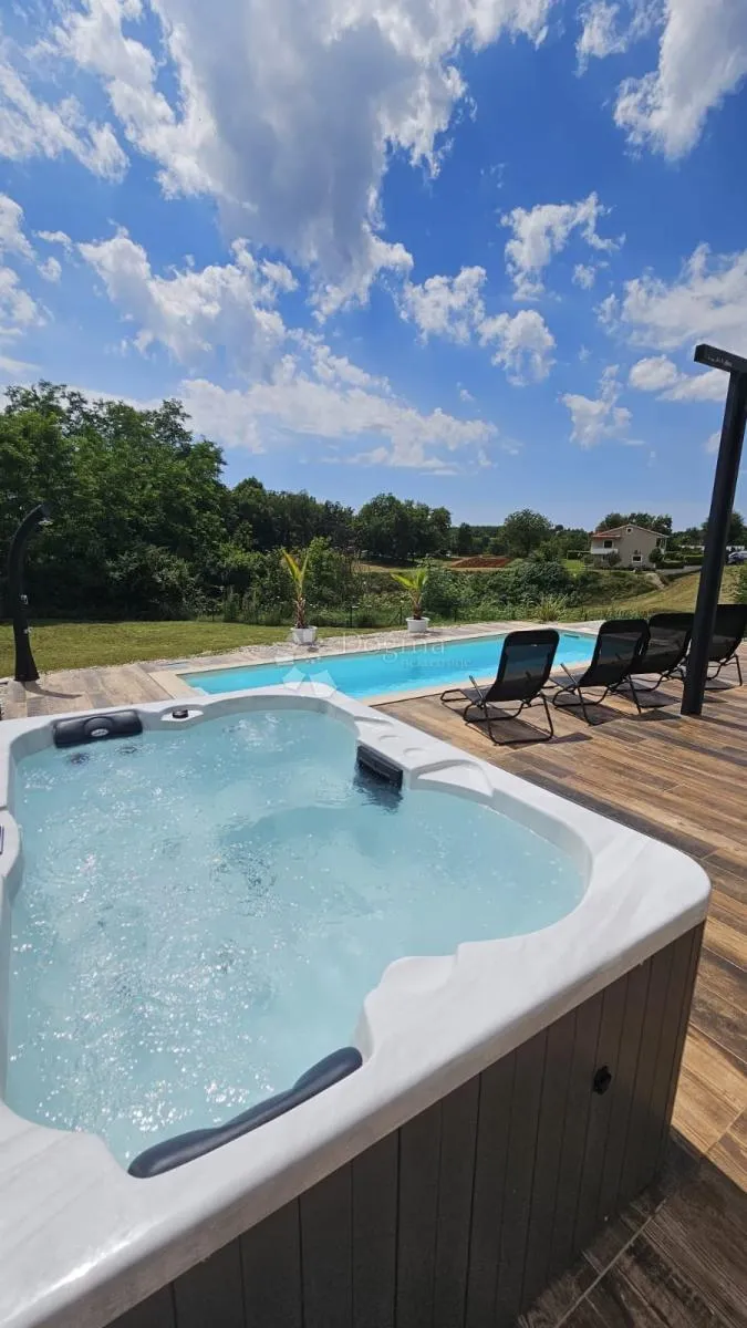 moderna prizemnica s bazenom i jacuzzijem na parceli od 944 m² – mirna lokacija u okolici višnjana - slika 22