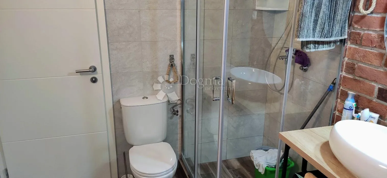 žaborić- predivna apartmanska kuća s pogledom na more - slika 12