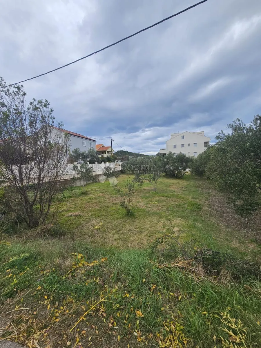 pašman, građevinsko zemljište - 150m od mora - slika 2