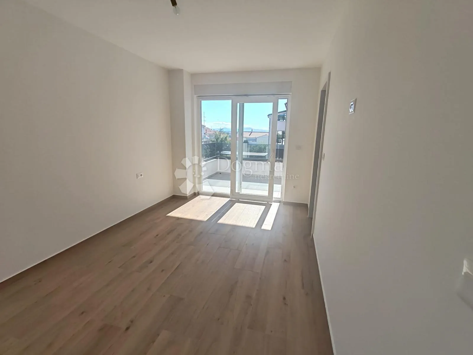 vodice - novoizgrađena, atraktivna kuća s bazenom - slika 28